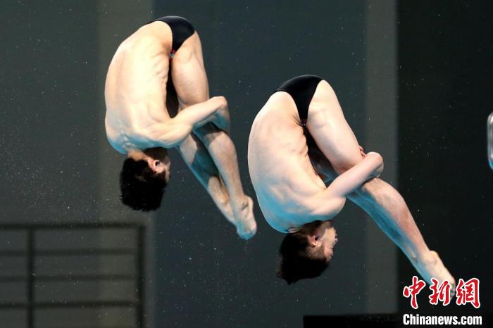 西安世界杯跳水总决赛首日中国队豪夺四金，巴