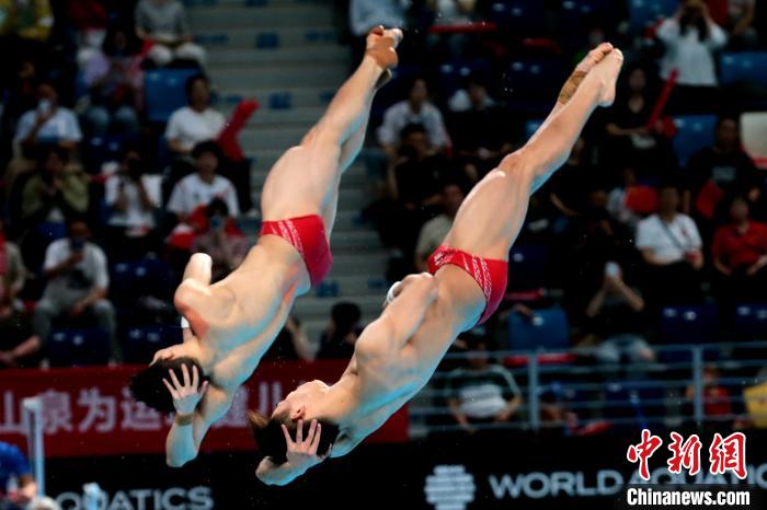 西安世界杯跳水总决赛首日中国队豪夺四金，巴