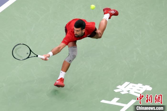 辛纳首夺上海大师赛冠军，德约科维奇无缘生涯