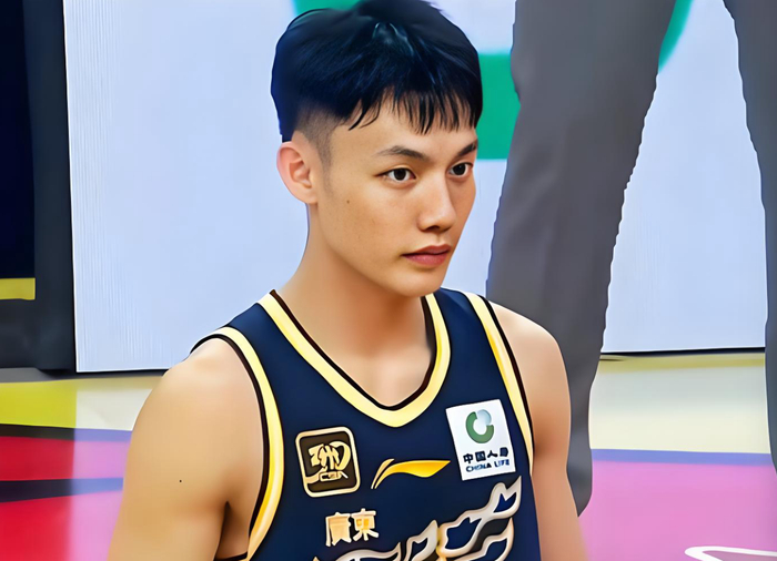 广东男篮惨遭12分逆转 徐杰14中2成输球关键