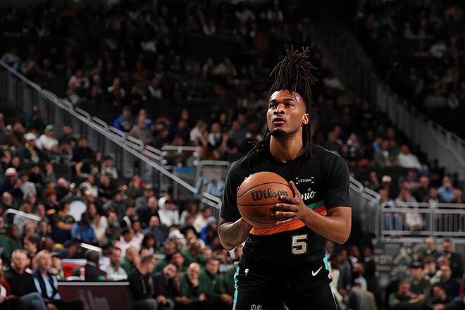 马刺三双新星率队大胜雄鹿 终结对手季后赛梦