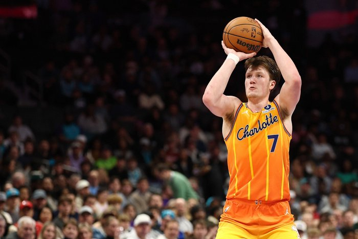 黄蜂队欲用新星换字母哥 NBA交易大战一触即发